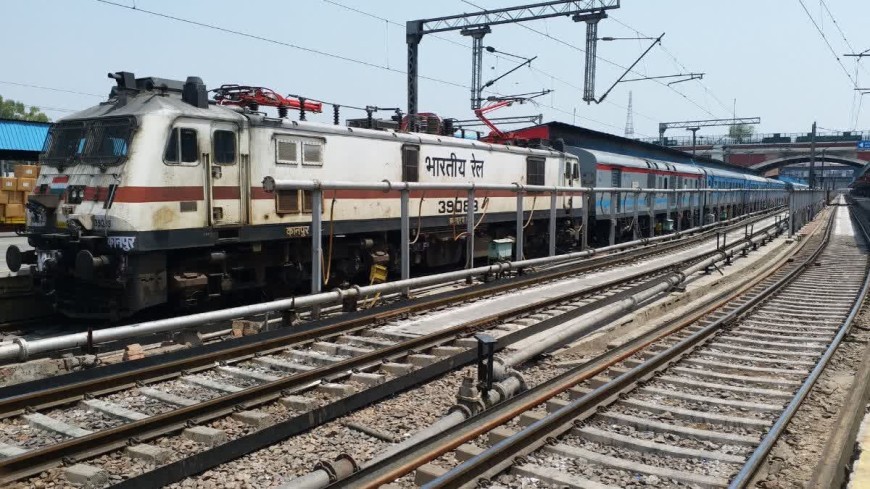 Indian Railways Introduces Smart Fleet Card-based Bowser HSD Oil Delivery System